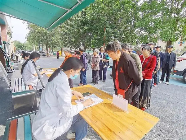 今年，遂宁为274万余名常住居民免费提供12项基本公共卫生服务